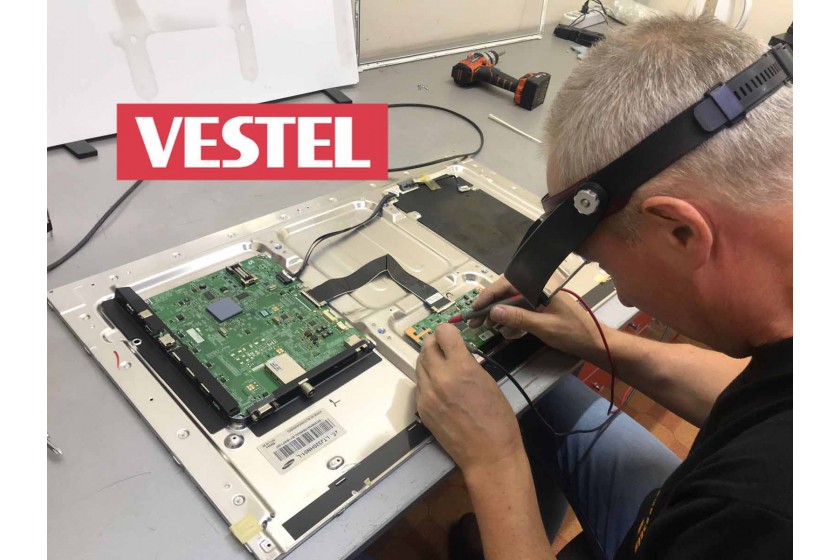 Мастера ремонтируют телевизор Vestel в сервисном центре ICEBERG в городе Нур-Султан