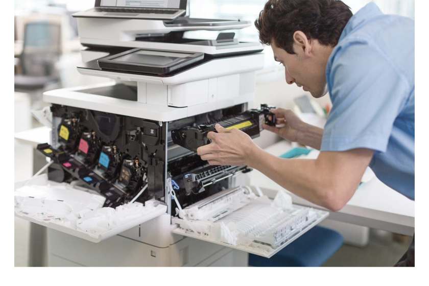 Мастера производят ремонт принтеров в Алматы в сервисном центре ICEBERG